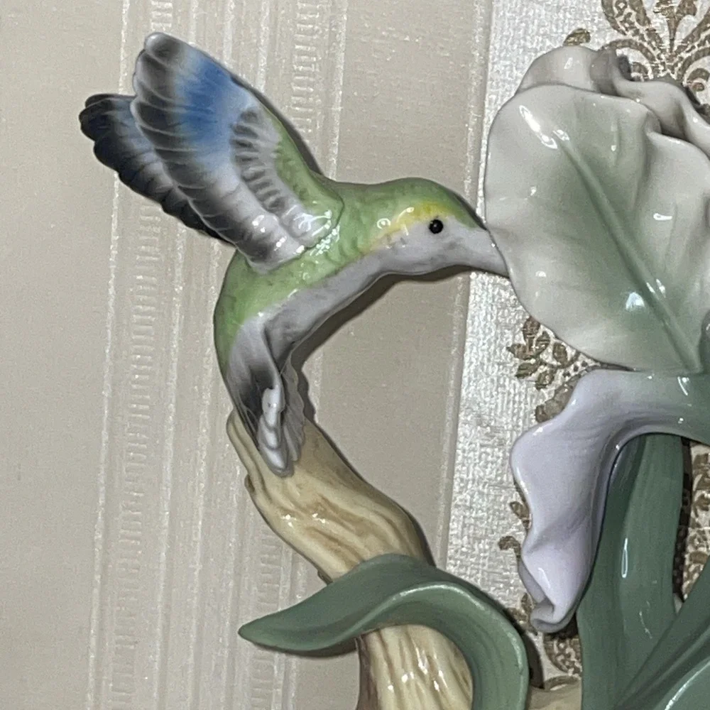 VTG Beautiful Hand Painted Purple Porcelain Iris & Green Hummingbird‎ Figurine